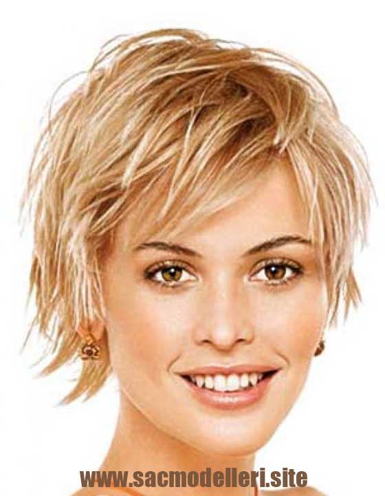 Kabarık Sarı Kısa Saç Modeli